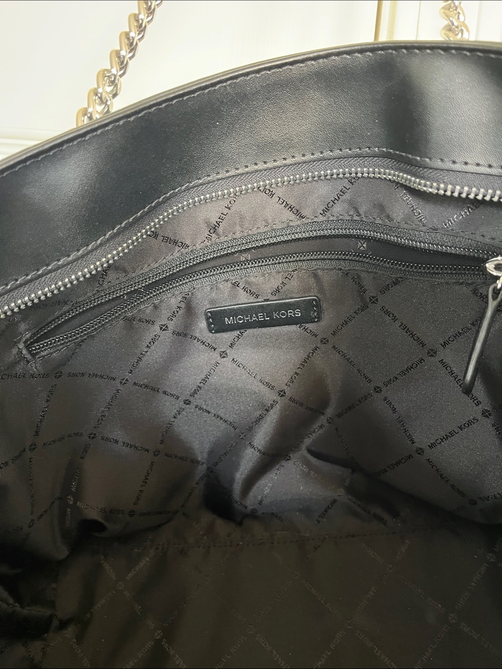 Michael Kors Black/Gray Signature Logo Tote with Chain-Strap excellent condition - Picture 10 of 16